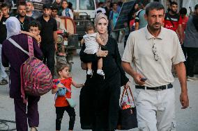 Palestinians Flee From Deir al-Balah - Gaza