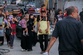 Palestinians Flee From Deir al-Balah - Gaza