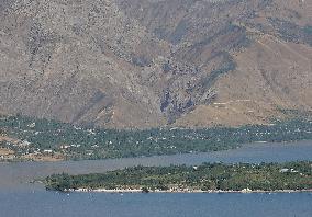 UZBEKISTAN-CHARVAK-SCENERY