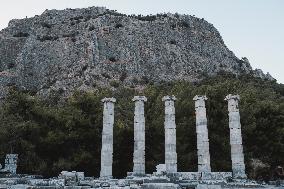 Ancient Greek Cities Located On The Aegean Sea Coast Of Turkiye