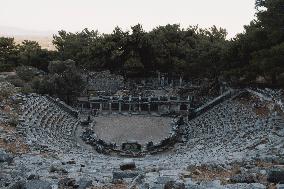 Ancient Greek Cities Located On The Aegean Sea Coast Of Turkiye