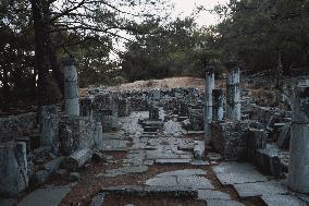 Ancient Greek Cities Located On The Aegean Sea Coast Of Turkiye