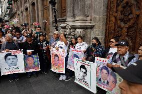 Mothers, Fathers And Relatives Of The 43 Missing Students From Ayotzinapa Meet Privately With Claudia Sheinbaum, Mexico's Virtua