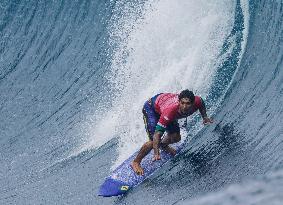 Paris 2024 - Men's Round 3 Heat Of Surfing - Teahupo’o