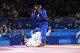 Paris 2024 - Judo - Clarisse Agbegnenou v Laura Fazliu