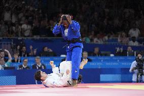 Paris 2024 - Judo - Clarisse Agbegnenou v Laura Fazliu