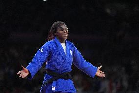 Paris 2024 - Judo - Clarisse Agbegnenou v Laura Fazliu