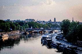 Paris 2024 - Seine Pollution Cancels Triathlon Swim Practice - Illustration