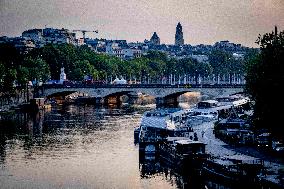 Paris 2024 - Seine Pollution Cancels Triathlon Swim Practice - Illustration