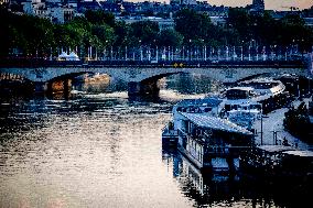 Paris 2024 - Seine Pollution Cancels Triathlon Swim Practice - Illustration