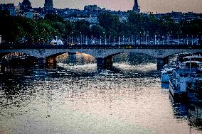 Paris 2024 - Seine Pollution Cancels Triathlon Swim Practice - Illustration