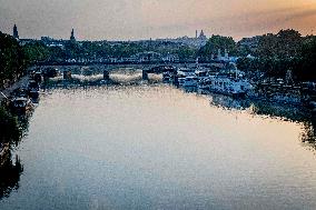 Paris 2024 - Seine Pollution Cancels Triathlon Swim Practice - Illustration