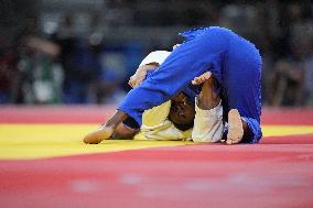 Paris 2024 - Judo - Clarisse Agbegnenou v Andreja Leski