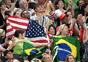 Paris 2024 - Gymnastic - Simone Billes' Parents and Husband In The Stands