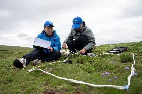 ChineseToday | Chinese expedition team braves river headwaters