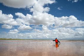 ChineseToday | Chinese expedition team braves river headwaters