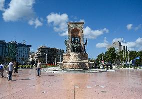 T?RKIYE-ISTANBUL-TAKSIM SQUARE