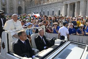 Pope Francis Attends An Open-Air Audience - Vatican