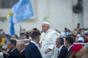 Pope Francis Attends An Open-Air Audience - Vatican