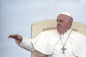 Pope Francis Attends An Open-Air Audience - Vatican