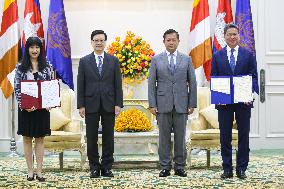 CAMBODIA-PHNOM PENH-PM-JOHN LEE-MEETING