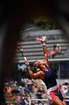 Paris 2024 - Tennis - Anna Karolina Schmiedlova v Barbora Krejcikova