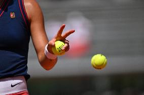 Paris 2024 - Tennis - Anna Karolina Schmiedlova v Barbora Krejcikova