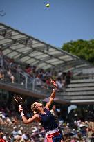 Paris 2024 - Tennis - Anna Karolina Schmiedlova v Barbora Krejcikova