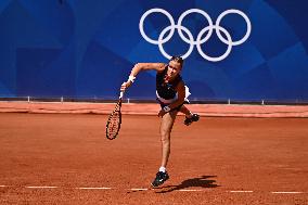 Paris 2024 - Tennis - Anna Karolina Schmiedlova v Barbora Krejcikova