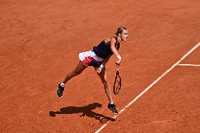 Paris 2024 - Tennis - Anna Karolina Schmiedlova v Barbora Krejcikova