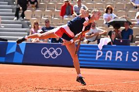 Paris 2024 - Tennis - Anna Karolina Schmiedlova v Barbora Krejcikova