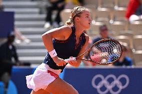 Paris 2024 - Tennis - Anna Karolina Schmiedlova v Barbora Krejcikova