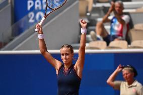 Paris 2024 - Tennis - Anna Karolina Schmiedlova v Barbora Krejcikova