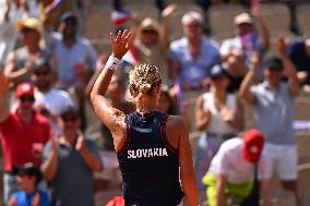 Paris 2024 - Tennis - Anna Karolina Schmiedlova v Barbora Krejcikova