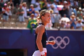 Paris 2024 - Tennis - Anna Karolina Schmiedlova v Barbora Krejcikova