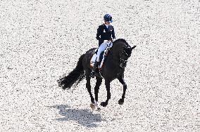 (PARIS2024)FRANCE-VERSAILLES-OLY-EQUESTRIAN