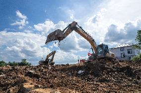 (FOCUS) CHINA-HUNAN-XIANGTAN-RIVER DIKE-RESTORATION (CN)