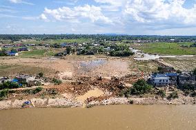 (FOCUS) CHINA-HUNAN-XIANGTAN-RIVER DIKE-RESTORATION (CN)