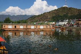 Hot Weather In Kashmir