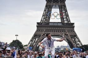 Paris 2024 - Fans welcome medalists at the Parc des Champions in Paris FA