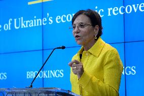 DC: Esp. Rep. Penny Pritzker hold a Ukraine’s Economic Recovery conversation