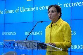 DC: Esp. Rep. Penny Pritzker hold a Ukraine’s Economic Recovery conversation