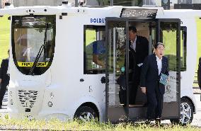 Japan PM rides autonomous bus