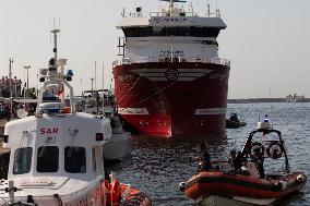 Migrants Landing In Naples