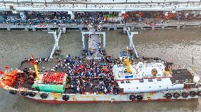 Swimming Crab Harvest in Zhoushan