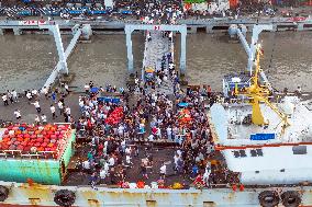 Swimming Crab Harvest in Zhoushan