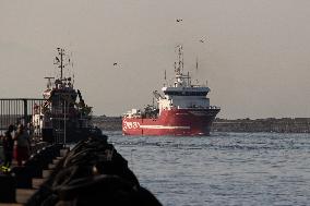 Migrants Landing In Naples