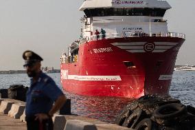 Migrants Landing In Naples