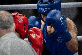 Paris 2024 - Boxing - China v India