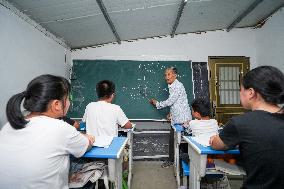 ChineseToday | A teacher's lifelong dedication to education